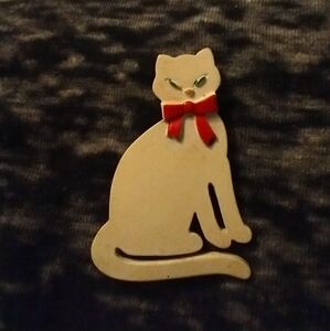 JJ vintage cat pin